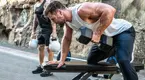 hris-Hemsworth-working-out-with-Dumbbells-1024x567.webp