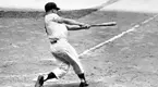 Roger Maris (NY Yankees) hits 61st home run