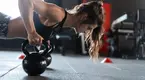 kettlebell-pushup-woman-1109.webp